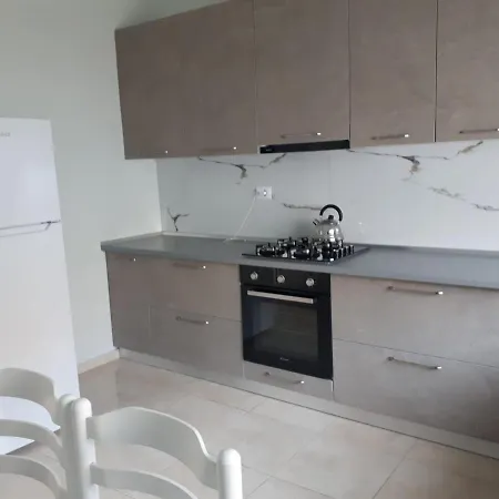 Private House Second Floor 180 Meters Tarraca 180 Meters With View 2 Bedrooms, One Double Bedroom, Separate Kitchen, Large Large Corridor, Living Room, Banjo With Balcony, Closet And Etjj. *